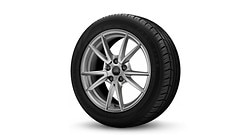 Obręcze kół ze stopu metali lekkich  7,5Jx17",  5 - ramienne, z podwójnymi ramionami, z oponami 225/55 R 17. 3-letnie ubezpieczenie opon w cenie.